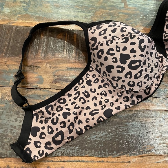 TORRID Mid Impact Leopard Print Underwire Sports Bra NWOT - Picture 3 of 14